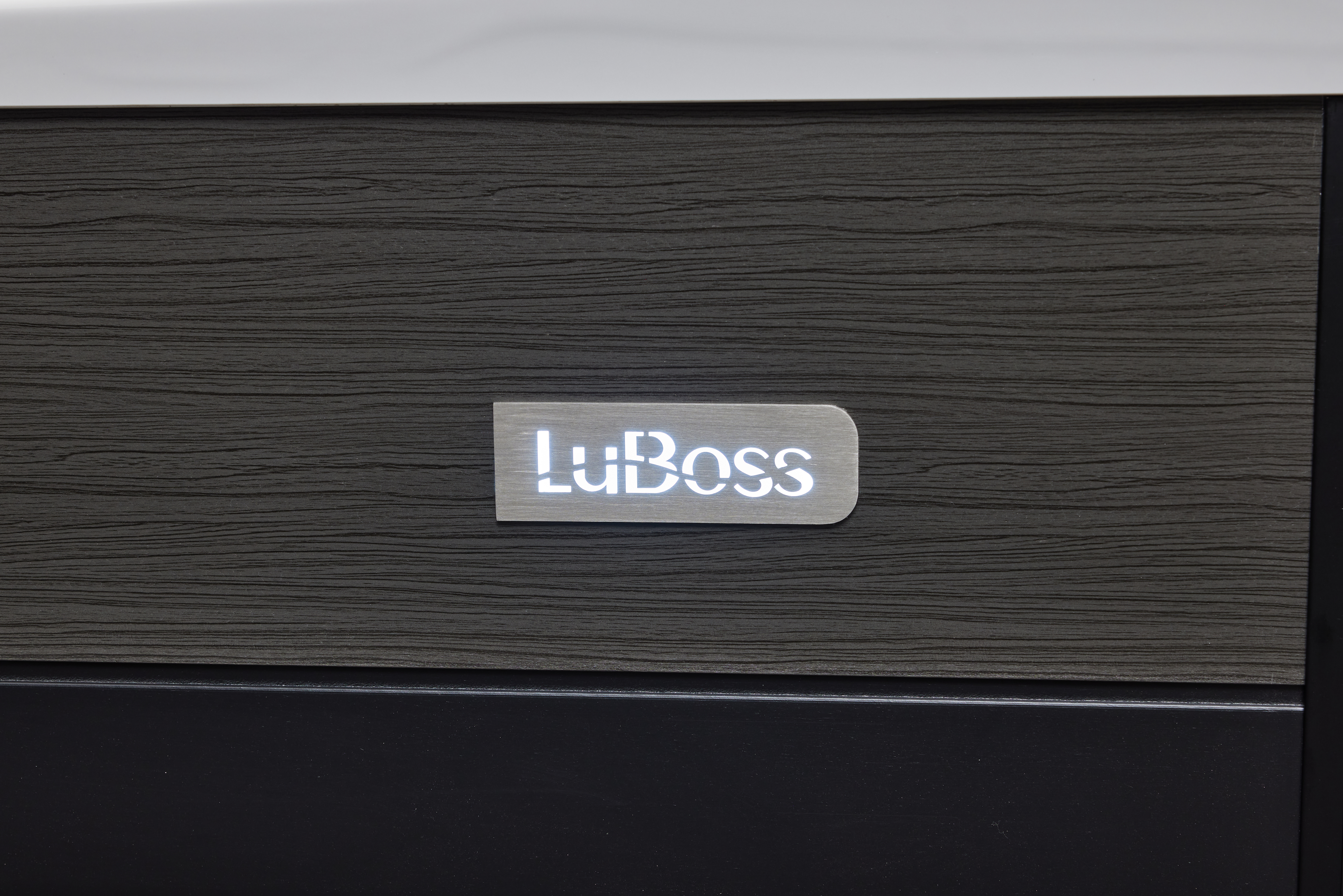 LuBoss Outdoor Whirlpool Modell LuBoss-594S Premium 215x215x90 cm LxBxH