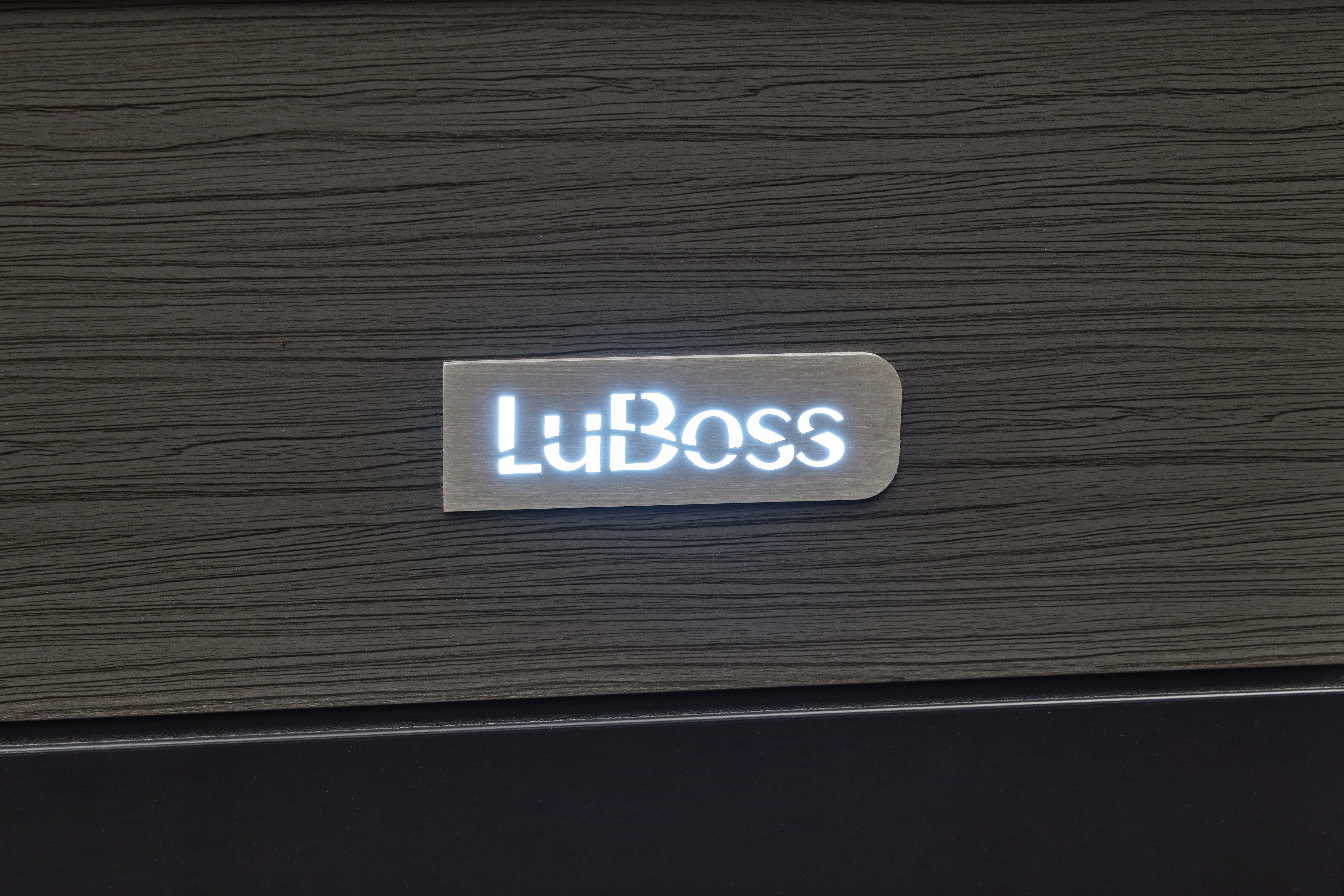 LuBoss Outdoor Whirlpool Modell LuBoss-695S Premium 215x155x90 cm LxBxH